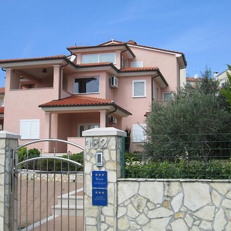 Apartments Villa Fernetich Premantura Buitenkant foto