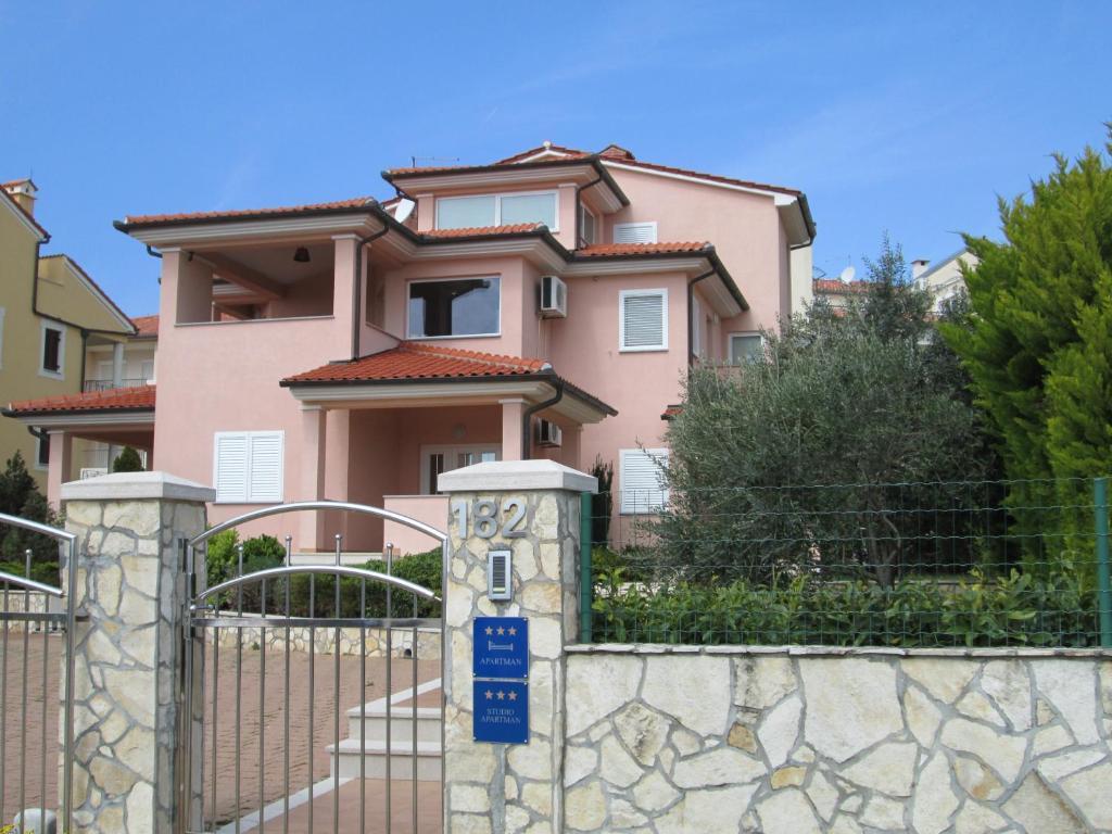 Apartments Villa Fernetich Premantura Buitenkant foto