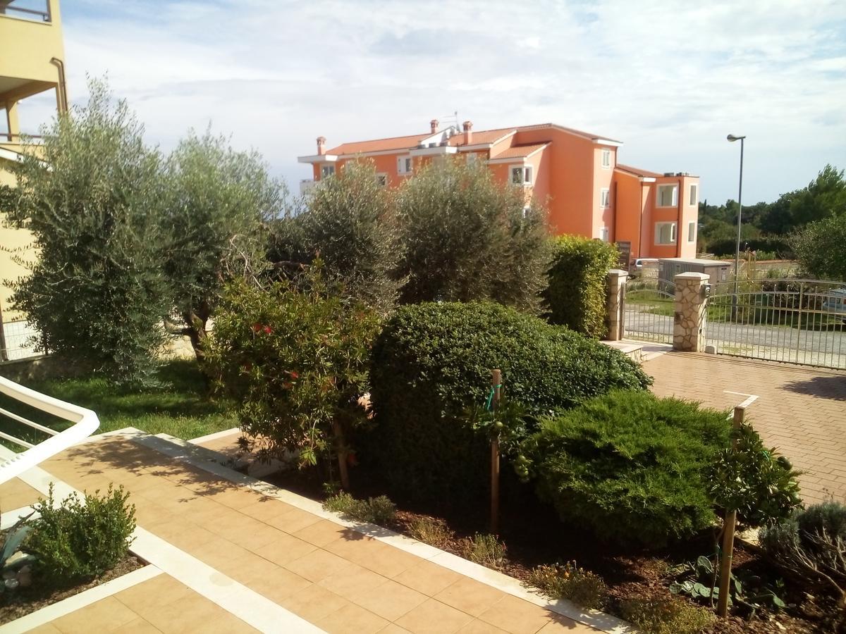 Apartments Villa Fernetich Premantura Buitenkant foto