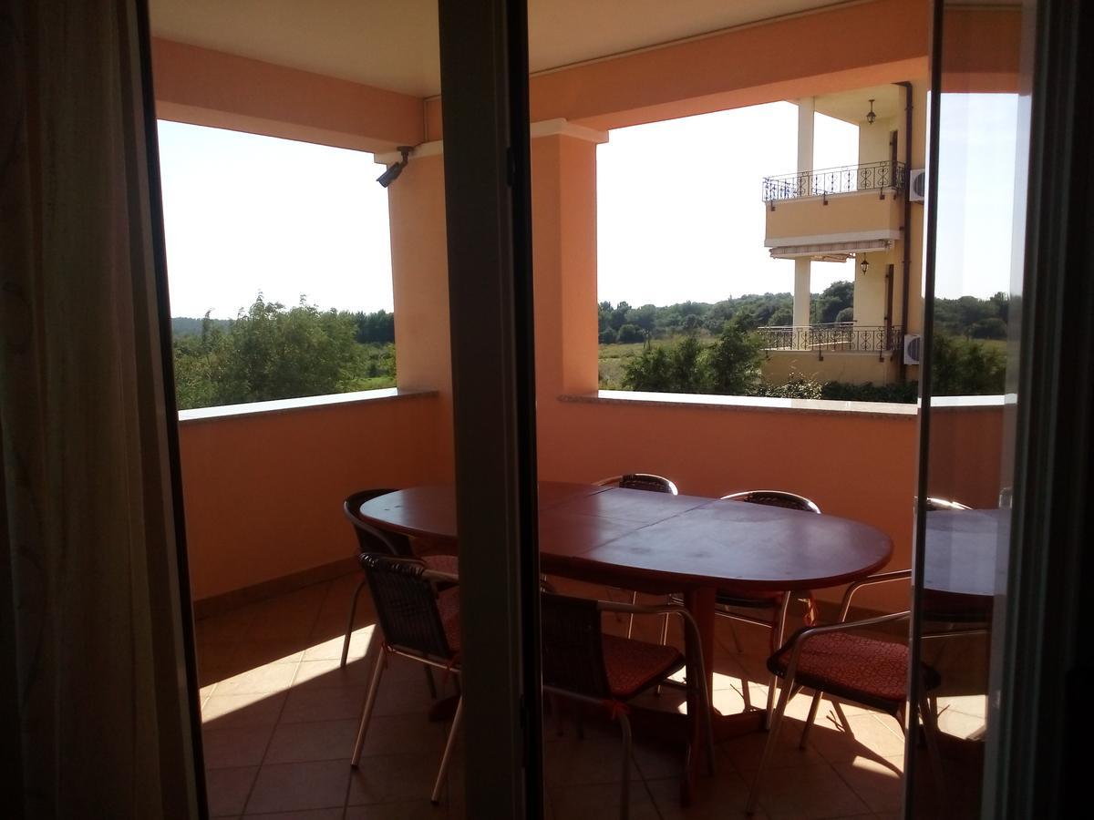 Apartments Villa Fernetich Premantura Buitenkant foto