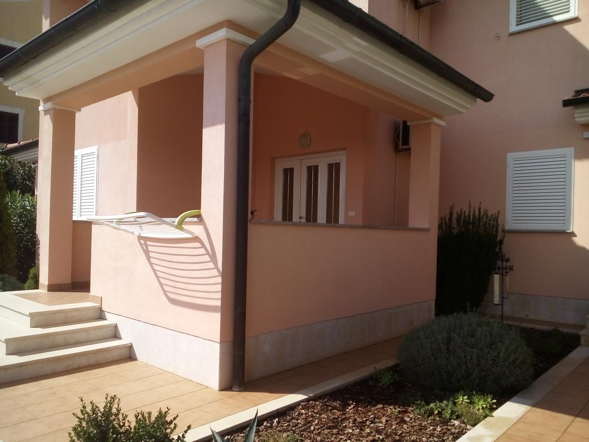 Apartments Villa Fernetich Premantura Buitenkant foto